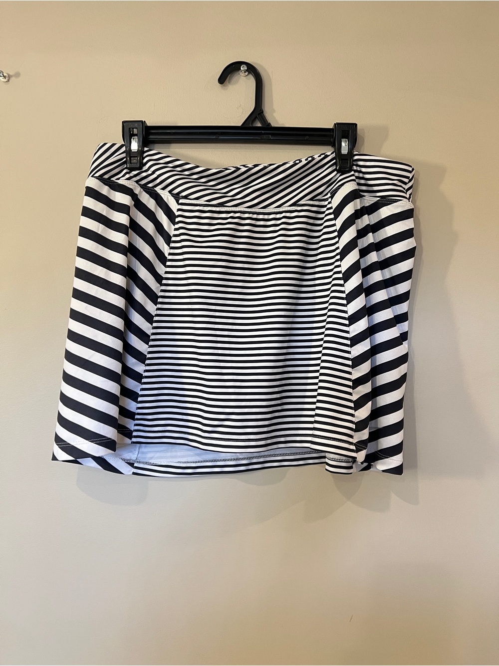 Nike Golf Dri-FIT Skort Women’s XL Black White Striped Tennis/Golf Skirt - Picture 4 of 5